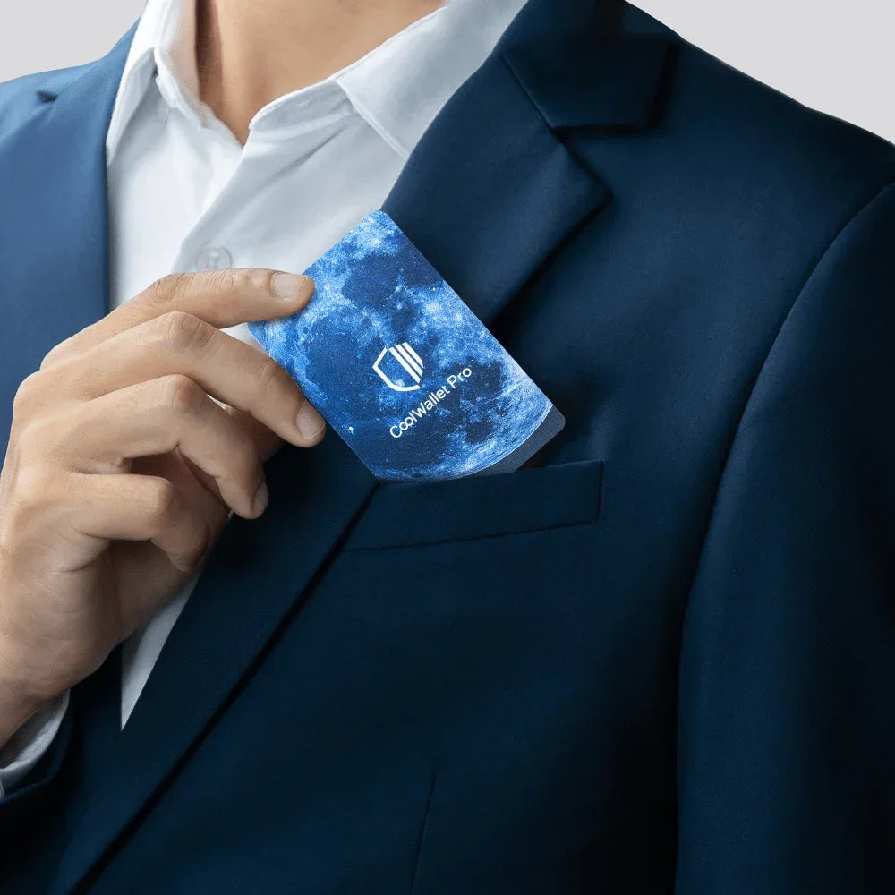 CoolWallet Pro & Charger